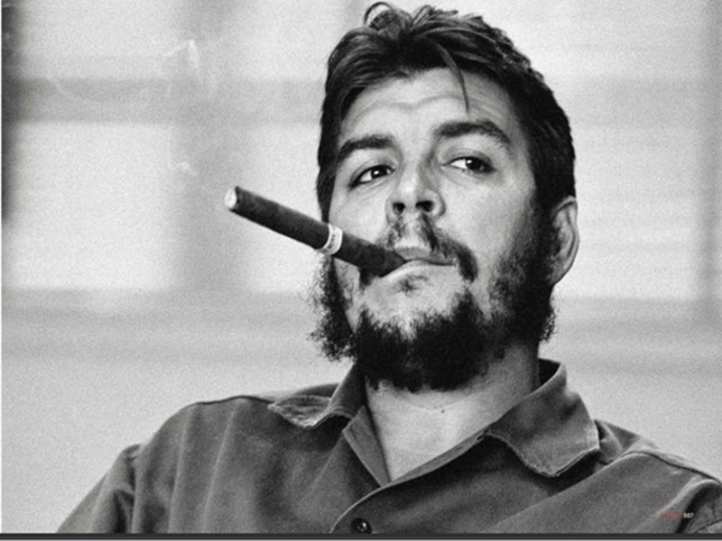 أشهر مدخني السيجار الكوبي